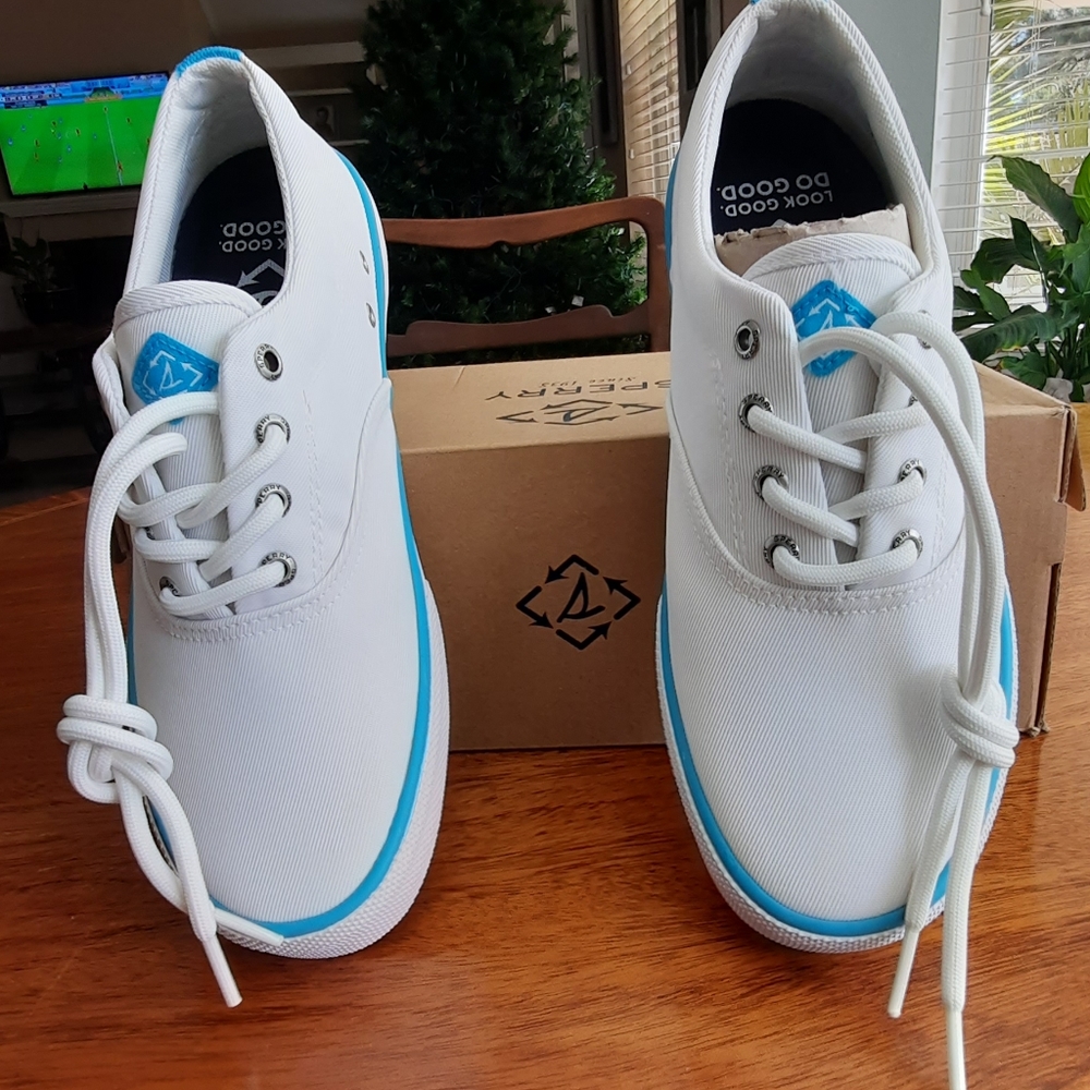 Sperry boy size 7 NWOT